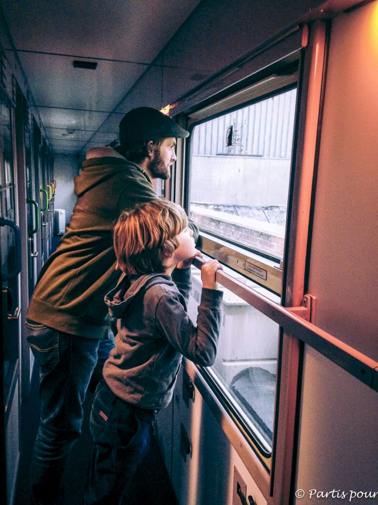 Dans le wagon du Train Hostel. Un hébergement original pour un week-end à Bruxelles en famille