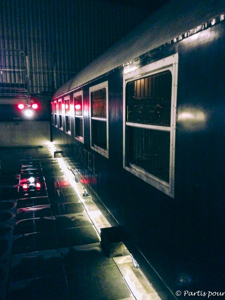 Le wagon sur le toit du Train Hostel. Un hébergement original pour un week-end en famille à Bruxelles !