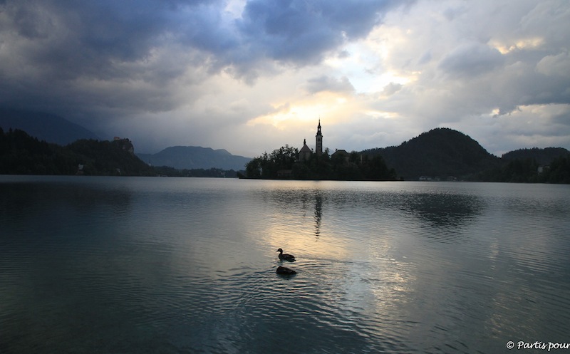 bled_enfants_lac_ile