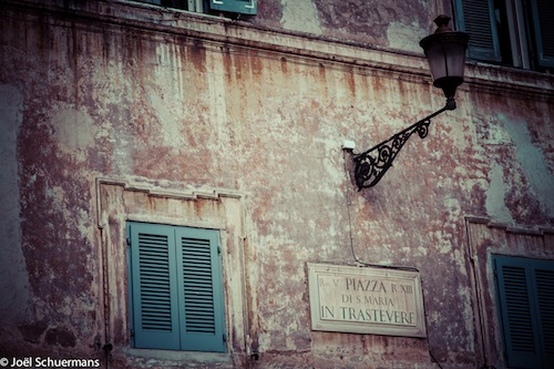 Détails d'une façade dans le quartier du Trastevere