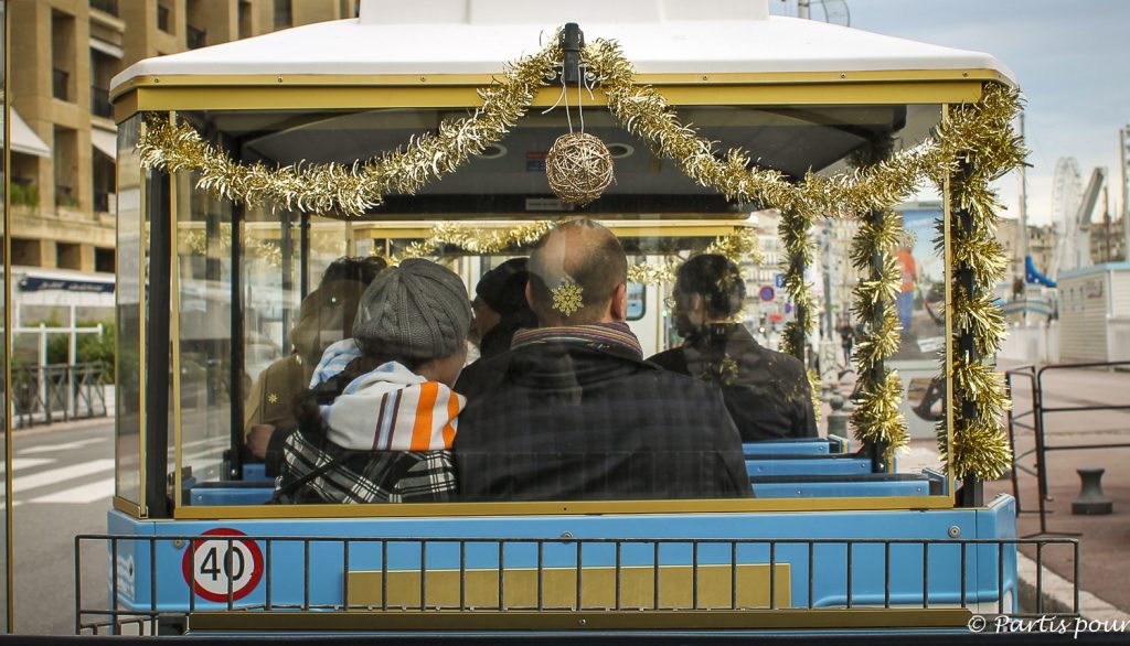 Petit train touristique de la Bonne Mère. Marseille avec un enfant