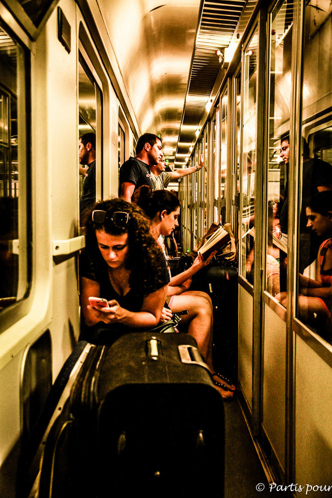 Dans le train vers Naples, Italie. Une photo, une histoire