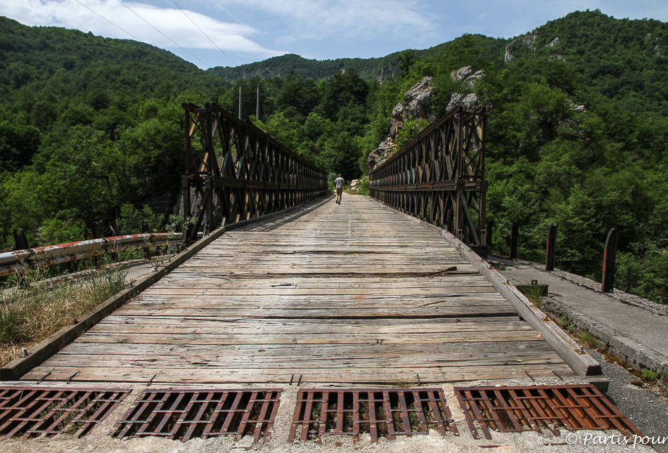 Pont à Dando. Cinq jours sur les routes de l'Herzégovine