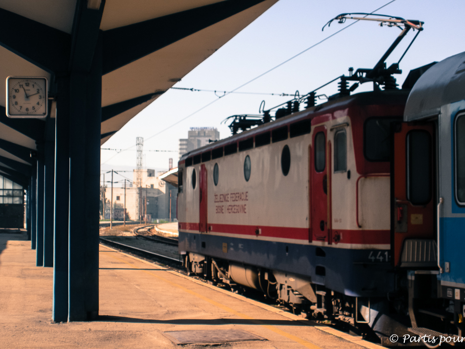 Gare de Sarajevo. Train au départ pour Belgrade en 2012. Sarajevo, un autre regard