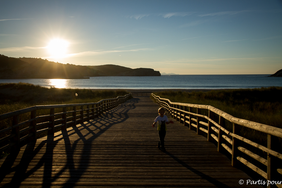 Bilan 2015. Coucher de soleil sur la plage de Gorliz, Pays-Basque, Espagne