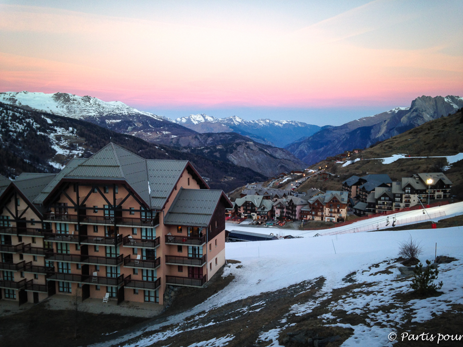 Bilan 2015. Lever de soleil sur Valmeinier, Savoie, France