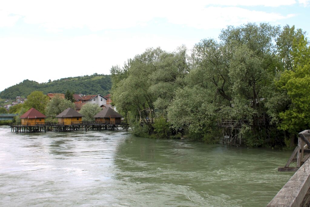 Bosanska_Krupa_Bosnie_PartisPour Bosanska Krupa. Itinéraire d'un road trip en Bosnie. Partis Pour