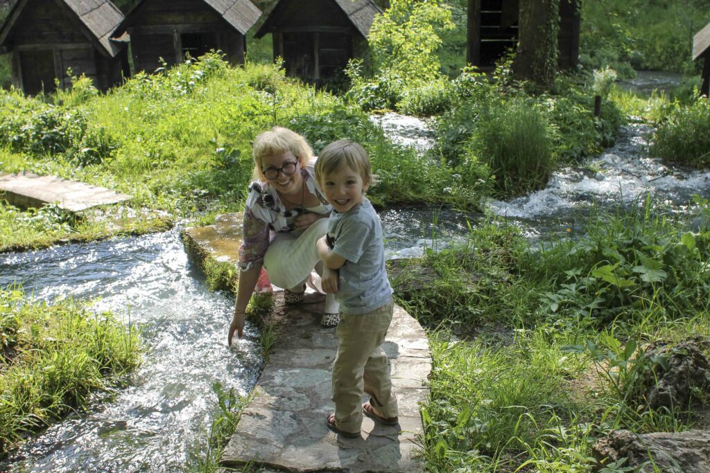 Jajce_Pliva_Bosnie_PartisPour-3 Lac de Pliva à Jajce. Itinéraire d'un road trip en Bosnie avec un enfant. Partis Pour