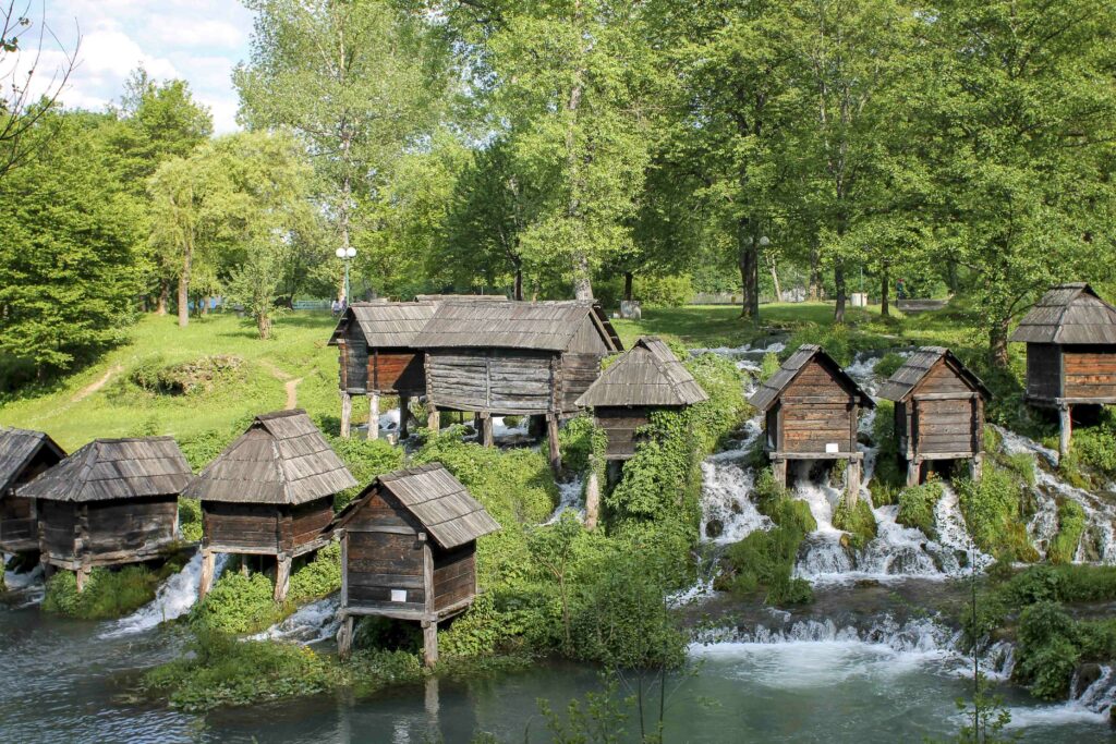 Jajce_Pliva_Bosnie_PartisPour-4 Lac de Pliva à Jajce. Itinéraire d'un road trip en Bosnie avec un enfant. Partis Pour