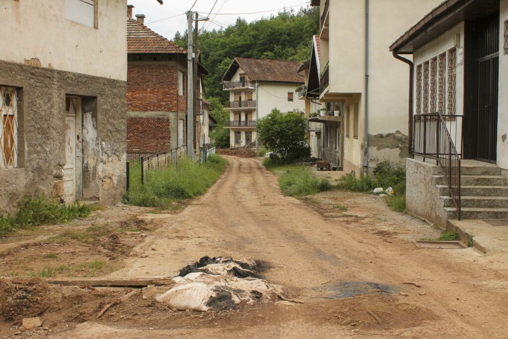 Kraljeva_Sutjeska_Bosnie_PartisPour Dégâts dûs aux inondations qui ont touché la Bosnie et Kraljeva Sutjeska. Itinéraire d'un road trip en Bosnie. Partis Pour