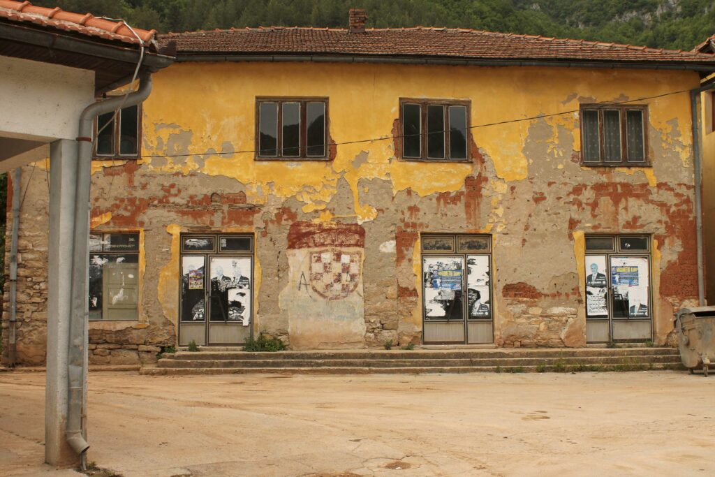 Kraljeva_Sutjeska_Bosnie_PartisPour-7 Kraljeva Sutjeska. Itinéraire d'un road trip en Bosnie avec un enfant. Partis Pour