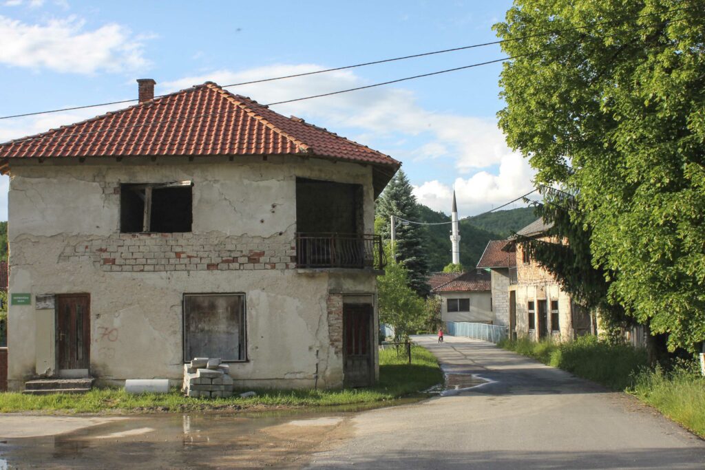 Kulen_Vakuf_Bosnie_PartisPour-2 Kulen Vakuf. Itinéraire d'un road trip en Bosnie. Partis Pour
