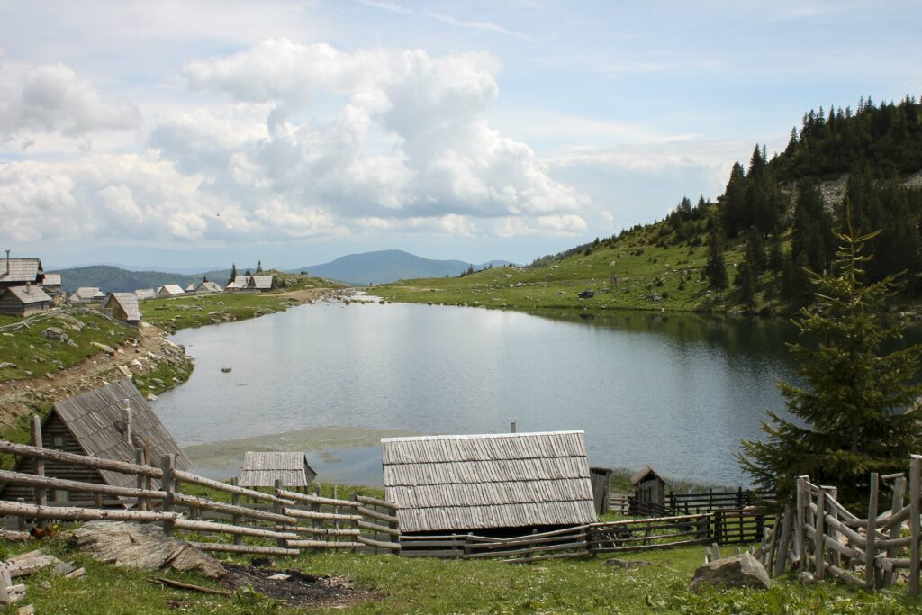 Prokosko_Jezero_Bosnie_PartisPour-3 Prokosko Jezero. Itinéraire d'un road trip en Bosnie avec un enfant. Partis Pour