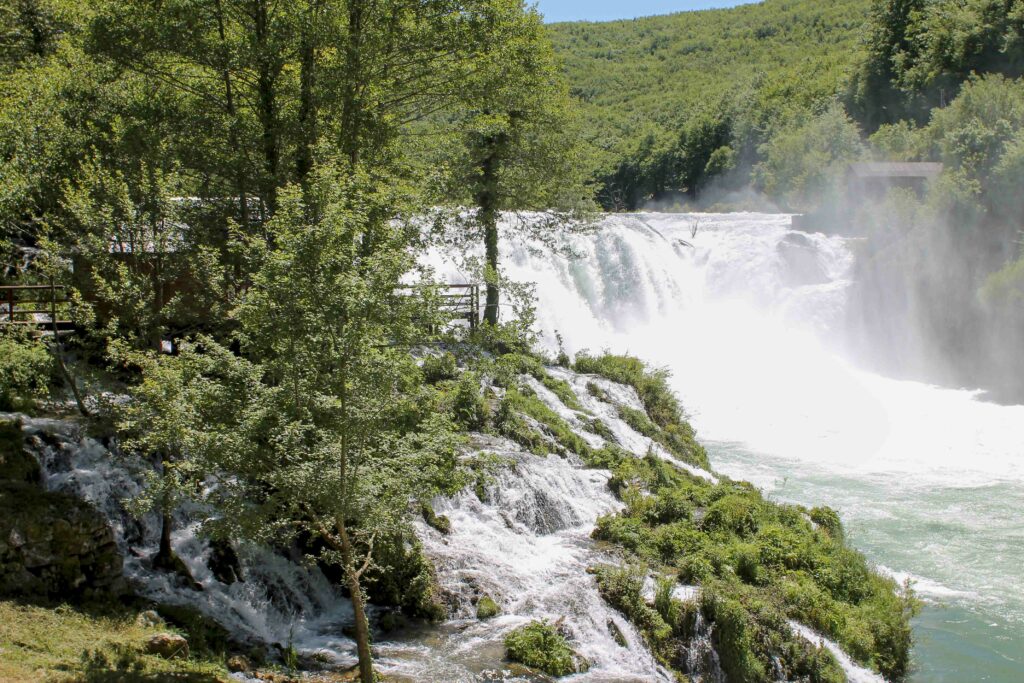 Strbacki_Buk_Bosnie_PartisPour Chutes de Strbacki Buk. Itinéraire d'un road trip en Bosnie. Partis Pour